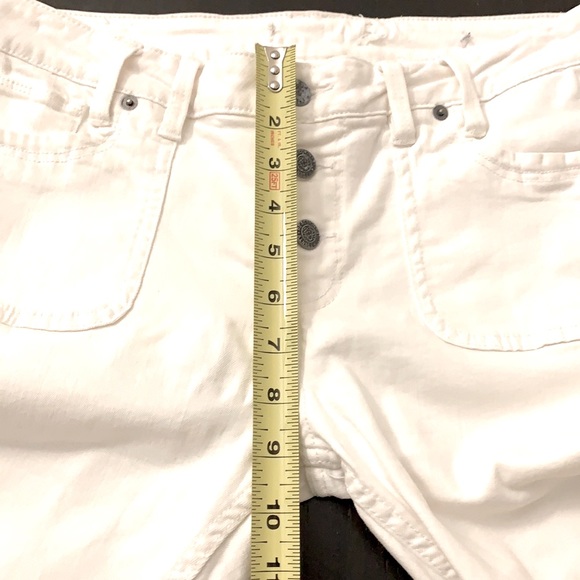 Kennith Cole white cropped jeans😃 - Picture 9 of 13